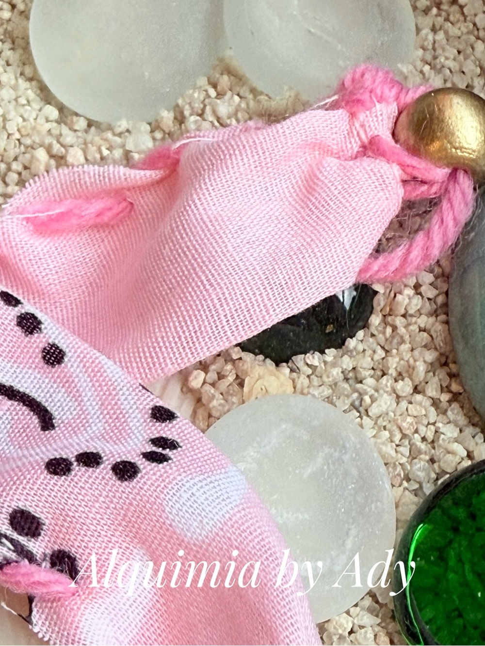 AMERICANA + pink bandanna Gold shell charm choker necklace - Picture 6 of 7